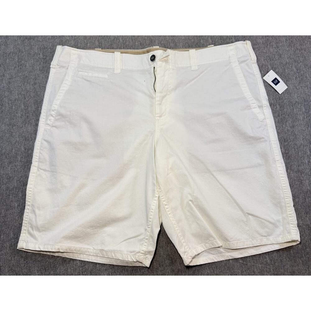 NEW GAP Men’s Shorts Size 38 - Flat Front/Casual/White - Minor Mark On Back